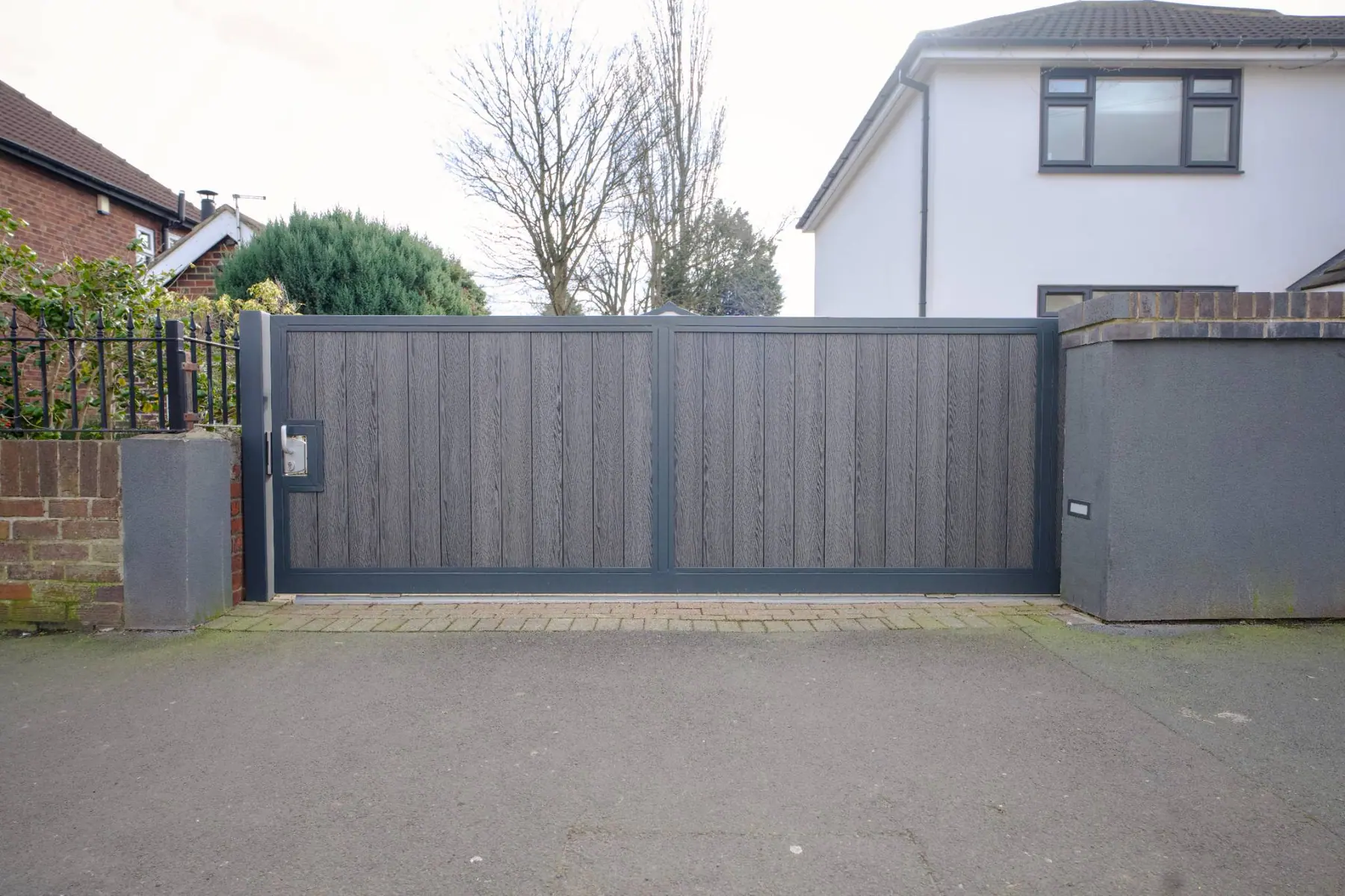 Composite Gates vs Aluminium Gates: Which Is Best for Your Home?